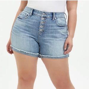 Torrid 24 High Rise Button Fly Vintage Stretch Eco Light Wash Midi Shorts NWT